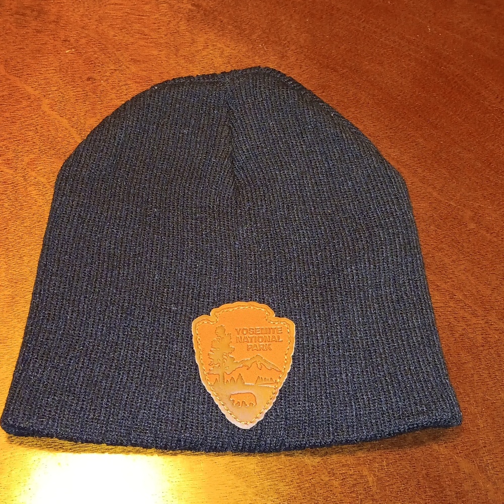 Yosemite National Park Beenie in Black uni-sex NWT with leather logo patch